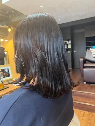 ミディアム カラー BEACH　HAIR&NAIL所属・両国駅徒歩1分⭐️ アイロン仕上げのヘアスタイル