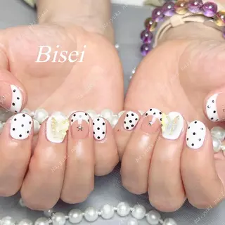 ネイル 🦋 Queenieのネイルデザイン