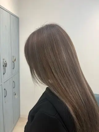 ロング カラー ukyo/透明感 カラー/ハイライトのヘアスタイル