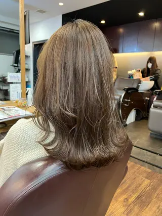 セミロング ハイレイヤー/顔周り /レイヤーカットのヘアスタイル