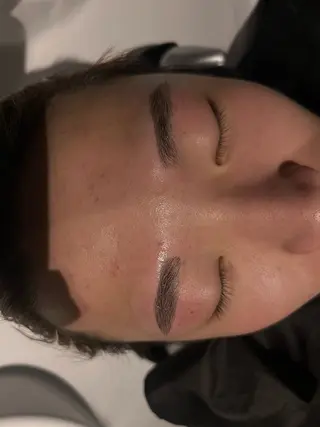 アイブロウ 艶カラー×デザイン カラー特化/値賀大樹のヘアスタイル