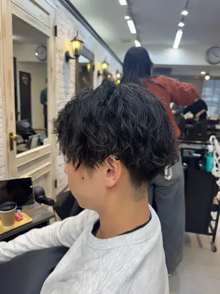 パーマ メンズ 西出 茉燦のヘアスタイル
