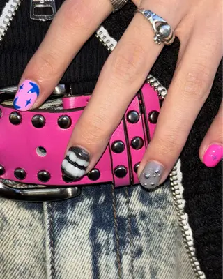 ネイル 🪐富島彩夏 /海外nail🪐のネイルデザイン