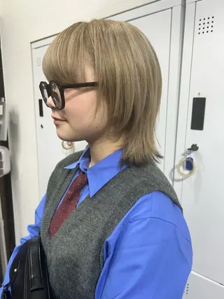 カラー Yui. ハイトーン/パーマ/のヘアスタイル