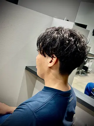 パーマ メンズ BARBER SHOP ヴェルダンディ 江坂所属・GONZO 。のヘアスタイル