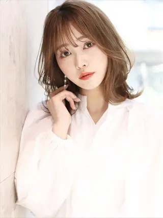 セミロング カラー 雨宮 美月のヘアスタイル