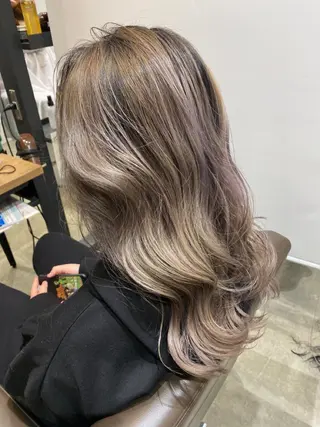 セミロング カラー 井上 舞のヘアスタイル