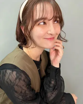 ミディアム カラー パーマ コテ巻き風パーマ 韓国風パーマ 無重力のヘアスタイル