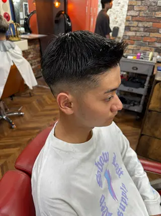 メンズ hair CROWN所属・メンズ特化型美容師 髙橋玲生/フェードのヘアスタイル