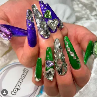 ネイル toyvenail 🖤enaのネイルデザイン