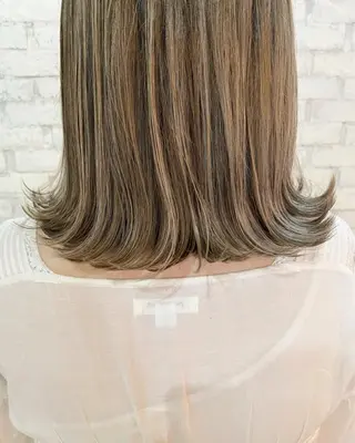 ミディアム カラー ツキノキ ミナのヘアスタイル
