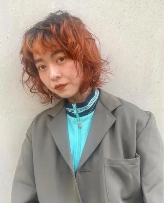 ミディアム カラー tomo🍒パーマ ハイトーン似合わせのヘアスタイル