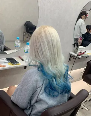 セミロング カラー ハイトーン・ブリーチ ムラ修正　八須　錬のヘアスタイル