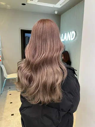 セミロング カラー ブリーチカラー 🩵MIZUKIのヘアスタイル