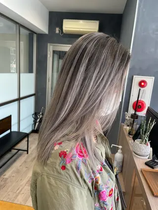 セミロング カラー ~tie.hair salon所属・Ryoka🌼倉敷/ ハイトーン/レイヤーのヘアスタイル