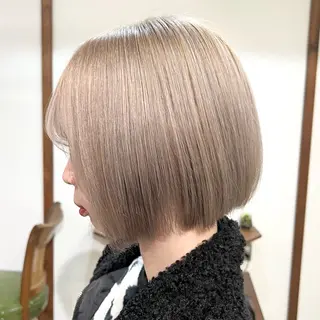ショート カラー Ami ブリーチ/ハイトーンのヘアスタイル