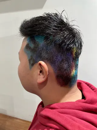 ショート カラー 岩本 ヨシハルのヘアスタイル