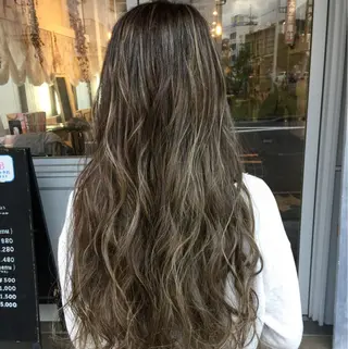 ロング カラー ヘアアレンジ Mariana/ 鶴原-ハイライトのヘアスタイル