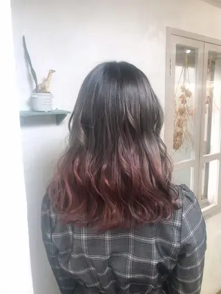 セミロング カラー パーマ ヘアアレンジ 推し活専用 【派手髪】飯野ゆかりのヘアスタイル