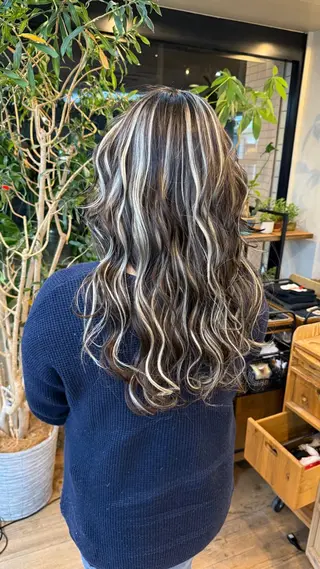 ロング Cure2所属・🌈白いハイライト 🌈 🐶ノザワ🐶のヘアスタイル