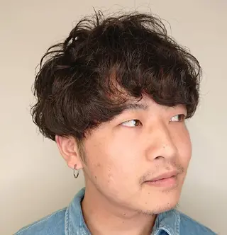 メンズ パーマ ブリーチ/ヘアケア/ 艶髪/イギチハルのヘアスタイル