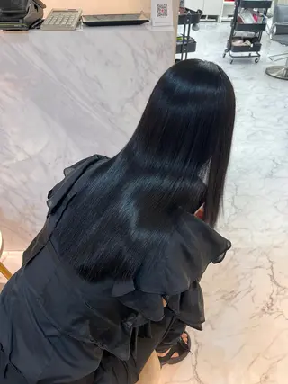セミロング youres hair 新宿3丁目店所属・🍫ハイトーン✖︎ 髪質改善🍫柴田のヘアスタイル
