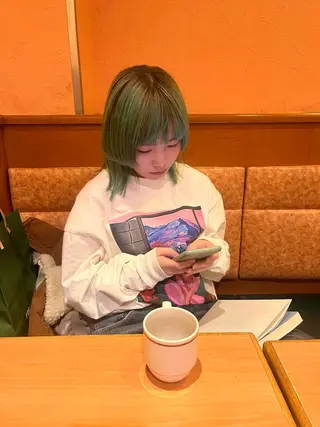 ミディアム モダーン北鎌倉所属・中溝 アカリのヘアスタイル