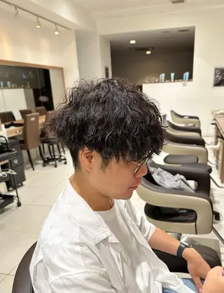 パーマ メンズ ユージ ✂︎ パーマ＆ハイトーンのヘアスタイル