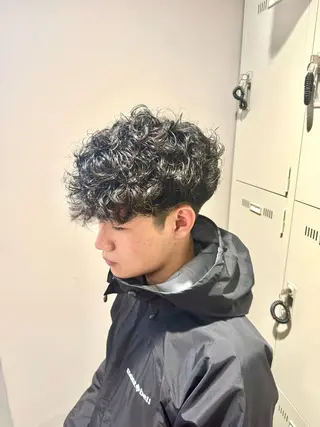 ショート パーマ ヘアアレンジ メンズ 顔まわりカット の達人のヘアスタイル