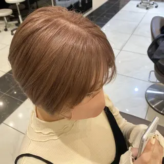 ショート カラー 髪質改善 ブリーチ fiti横須賀中央のヘアスタイル