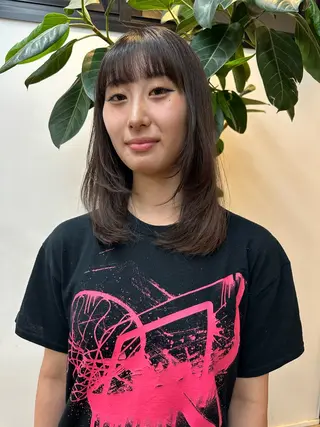 ミディアム カラー yuika .のヘアスタイル