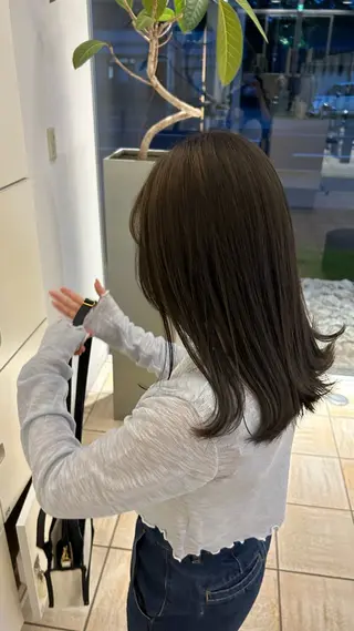 セミロング 村松 麻菜のヘアスタイル