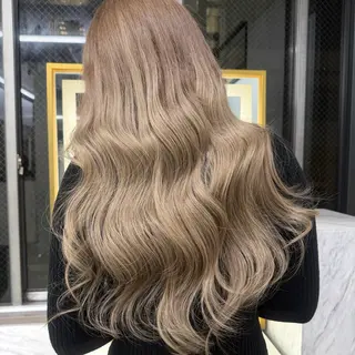 ロング カラー シールエクステ特化 ハイトーン、NANAのヘアスタイル