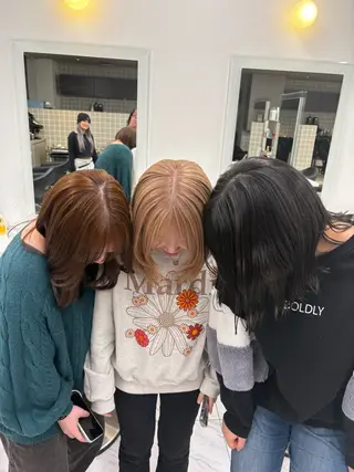 カラー ベージュ/ブラウン/ ナチュラルレイヤーのヘアスタイル