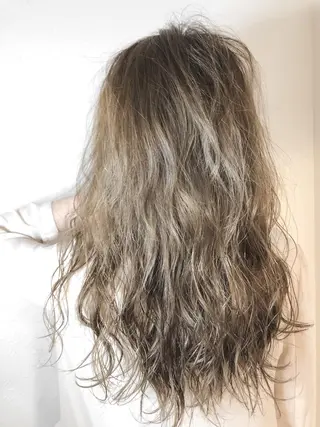 ロング カラー m ā l o. マァロのヘアスタイル