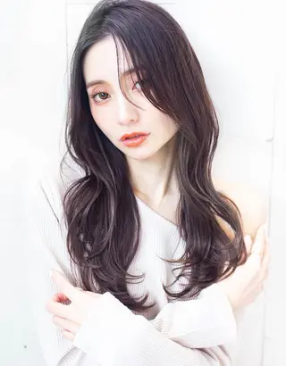 ロング カラー ルーヴル所属・長尾 桃佳のヘアスタイル