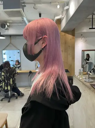 ロング カラー ミルクティー× グレージュMOMOのヘアスタイル