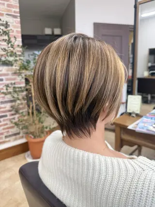 ショート 額田 汐莉のヘアスタイル