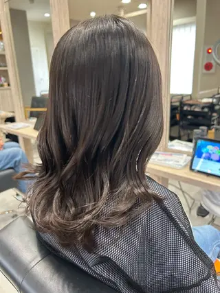 ミディアム YoLo.所属・村上 ななみのヘアスタイル