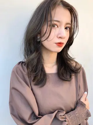 カラー レイヤーカット、 大人可愛い　中村美羅のヘアスタイル