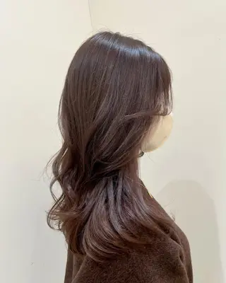 セミロング カラー ヘアアレンジ 椿森 美瑠紅の眉毛・アイブロウイメージ