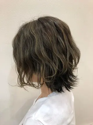 ミディアム カラー 内田温子大人女性 ハイライト、ボブのヘアスタイル