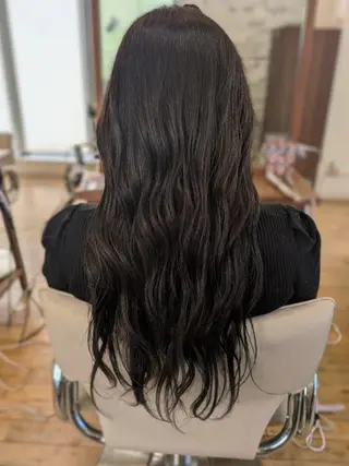 ロング カラー 山口 蒼衣のヘアスタイル