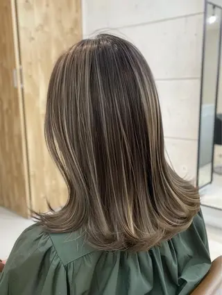 セミロング 保子 祐里香のヘアスタイル