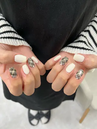 ネイル Bianca🩶 SHIONOのネイルデザイン