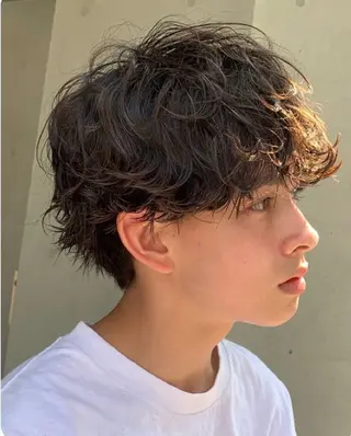 ショート メンズ buzz所属・岡田 陸のヘアスタイル