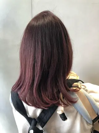 ミディアム カラー 荒木 依莉亜のヘアスタイル