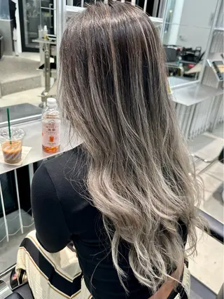 ロング 🔷ブリーチバレイヤ ージュ🔷飯野達也のヘアスタイル