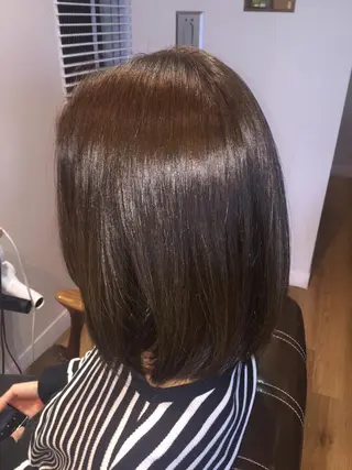 ミディアム カラー ツキダテ ユイのヘアスタイル