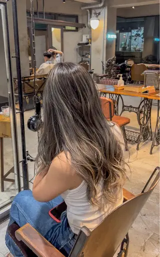 セミロング カラー 海外デザイン🇺🇸 石渡諒太のヘアスタイル